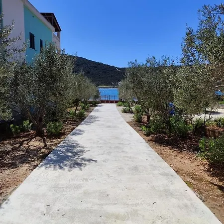 Beachfront House Melissa Nyaraló